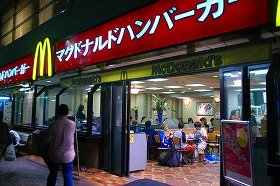 「マック」、全国90％の店舗で値上げ