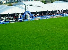 「フランス凱旋門賞」が行われるロンシャン競馬場