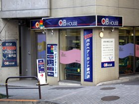 「QB　HOUSE」の店舗数は年々増加している