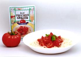 キユーピーが新発売する「サラダパスタソース　トマト&バジル」と調理例