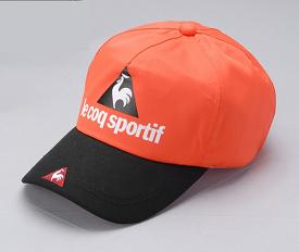 デサントが新発売するゴルフ用レインキャップ