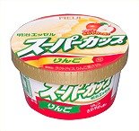 りんご果汁を混ぜ合わせた「エッセル　スーパーカップ　りんご」。明治乳業より発売