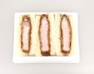 肉厚で甘みのある食感が美味!　かつやと共同開発した「かつサンド」販売。 スリーエフ