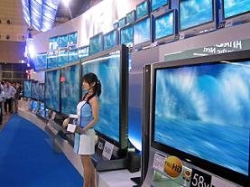 各社、薄型テレビへの投資にしのぎを削る