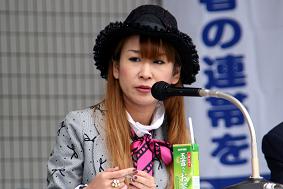 雨宮さんは非正規労働の現状を訴えた