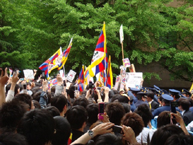 早稲田大学の敷地内では小競り合いも起きた