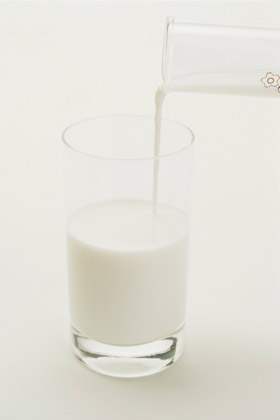 酪農家の減少で牛乳が品薄になる可能性が……（写真はイメージ）