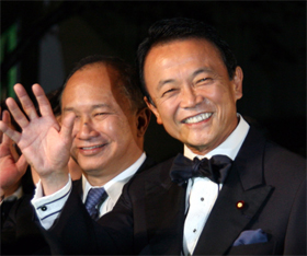 麻生首相は「東京国際映画祭」出席後、洋風居酒屋に足を運んだ