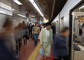 首都圏では電車の遅れが目立っている