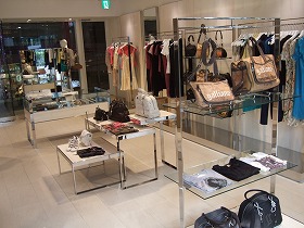 「ガリアーノ」表参道ヒルズ店