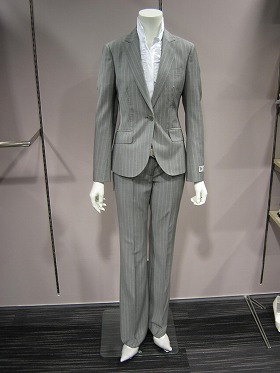 09年春夏は20型近くのスーツ用パンツを扱うTHE SUIT COMPANY she