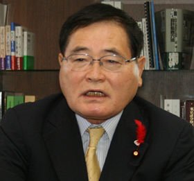 財源について語る亀井静香郵政・金融担当相