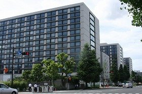 東京・永田町の議員会館。背が高い方が新館で、手前から衆院第1、衆院第2、参院