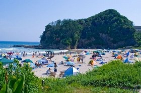 海水浴や海でのスポーツの際には気をつけて（写真はイメージ）