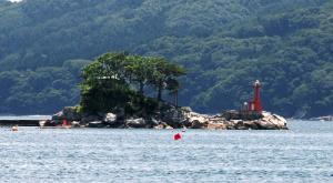 被災前の蓬莱島
出漁前、漁師たちは必ず弁財天に手を合わせ、豊漁を祈願した