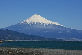 「天空の城」竹田城跡で違法駐車深刻化　富士山は大量のゴミ、知床では迷惑撮影…