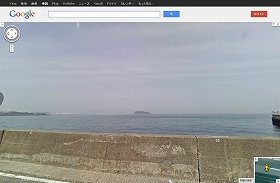 ドンキ裏からみた猿島（C）Google