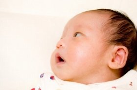 赤ちゃんの取り違えは、自宅分娩から病院での分娩が急増したことが背景か？（写真はイメージ）