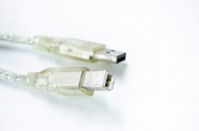 次世代USBコネクタ「Type‐C」開発へ　プラグの向きを「気にせず挿せる」