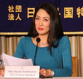 日本外国特派員協会で会見する吉松育美さん。国内メディアはほとんど報じなかった