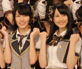 総選挙で躍進した松井珠里奈さん、松井玲奈さん（左から、12年11月撮影）