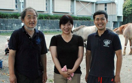 「夢ハウス」に関わっている、左から藤原茂さん、笹原留似子さん、吉山周作さん