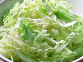 売れる「カット野菜」　利便性に割安感、「食べきりサイズ」で人気、栄養価も変わらず？