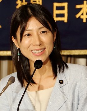 特派員協会で会見する塩村文夏都議 （6月24日撮影）