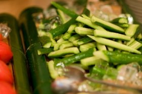 野菜からでも「O157」に感染する？　今回は「冷やしキュウリ」が原因というが…