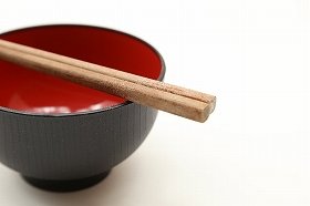 断食するには、医師の管理の下で行うなどの注意が必要だ。