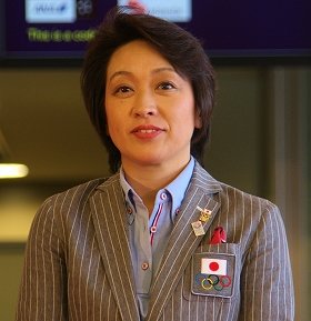 12年のロンドン五輪では日本選手団の副団長を務めた（12年7月、成田空港で） 