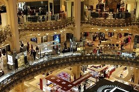 百貨店売り上げ、回復傾向も「中国人頼み」鮮明に　バッグや化粧品、宝飾品伸びる
