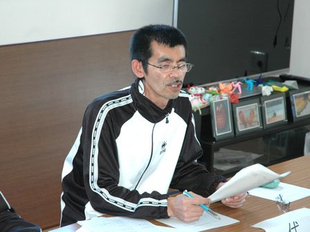 設立総会で自治会長に選ばれた佐々木一雄さん＝2014年5月18日、大槌町大ケ口1丁目