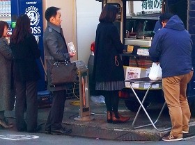 東京の弁当路上販売に大逆風　認可制に変更で、「廃業」か「値上げ」