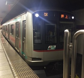 トラブルは東京メトロ永田町駅の半蔵門線ホームで起きた（写真は同型の東急5000系）