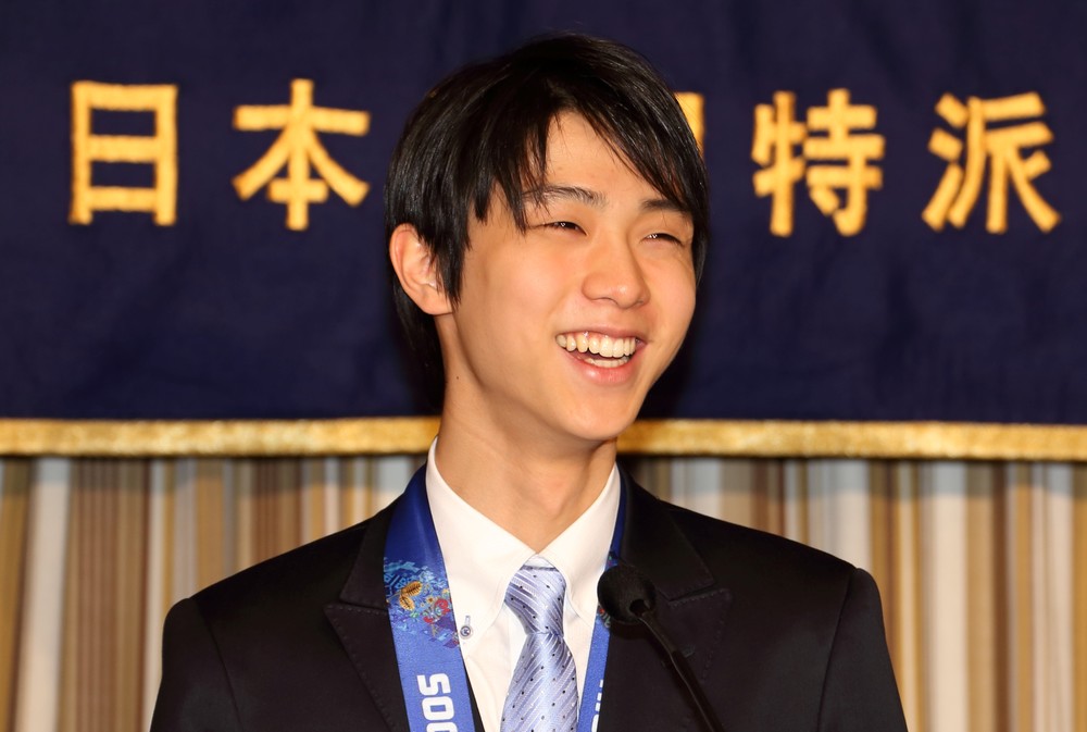 羽生選手への「プーさんシャワー」の数が半端じゃない！　プレゼントぬいぐるみはその後どうなる？
