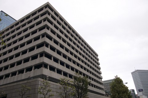 銀行に自己資本上積み求める新たな規制案　大量の国債保有する邦銀は戦々恐々