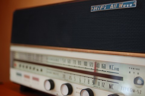 愛川欽也死去、峰竜太が涙ながらにラジオ出演　「兄貴みたいな存在」「愛川さんだけは甘えられた」