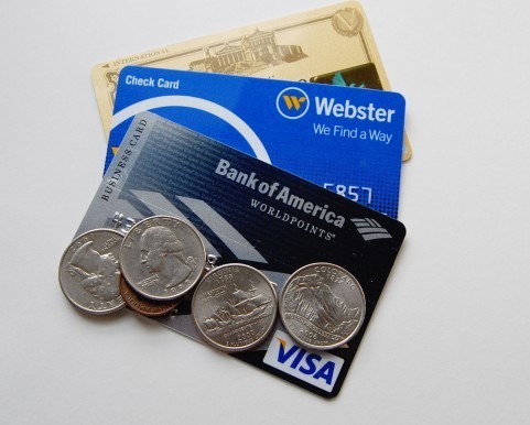 デビットカード、普及に弾みがつく　金融機関の取り組みが本格化