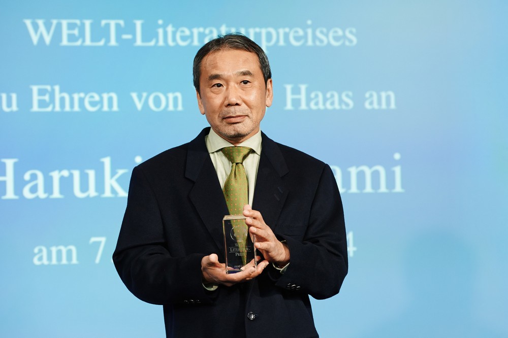 村上春樹氏の持論に異論が出ている（写真は2014年11月にドイツで行われた文学賞の授賞式で。picture alliance/アフロ）
