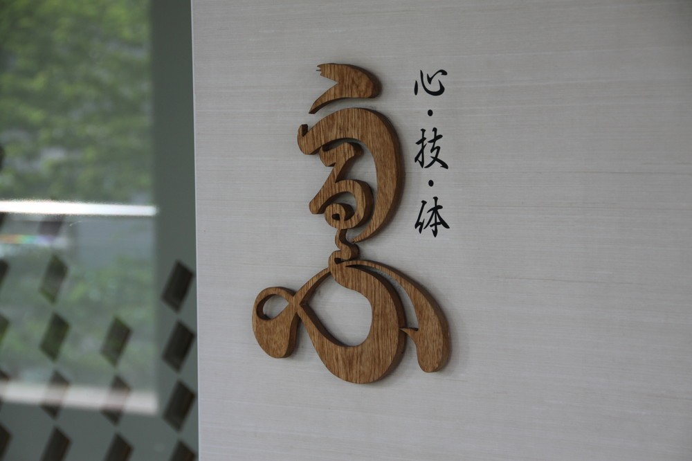 松田翔太と秋元梢が真剣交際？　「ウルフデート」とは一体...