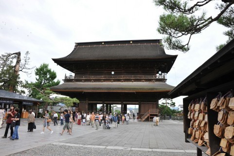 ドローン墜落、今度は「御開帳」の善光寺で　「15歳・お騒がせ配信者」のしわざだった