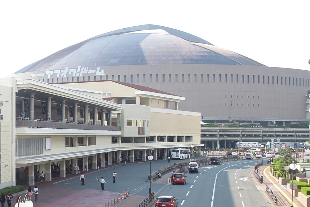 開票イベントは6月6日にヤフオクドーム（福岡市中央区）で行われる。写真手前左がHKT48劇場
