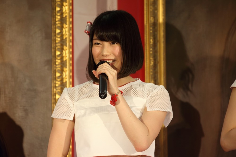 次期「総監督」の横山由依さんは「目指すところは高く、5位で」。