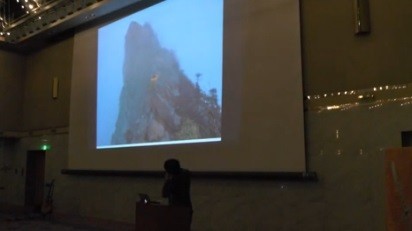 「報道が真実なら正直に話してほしい」　油まき容疑の宗教団体幹部の家族が訴え