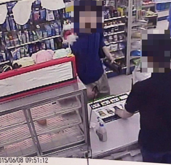 防犯カメラの「痴漢容疑者」画像がツイッターに流出　アルバイトも無関係、店主も訝るミステリー