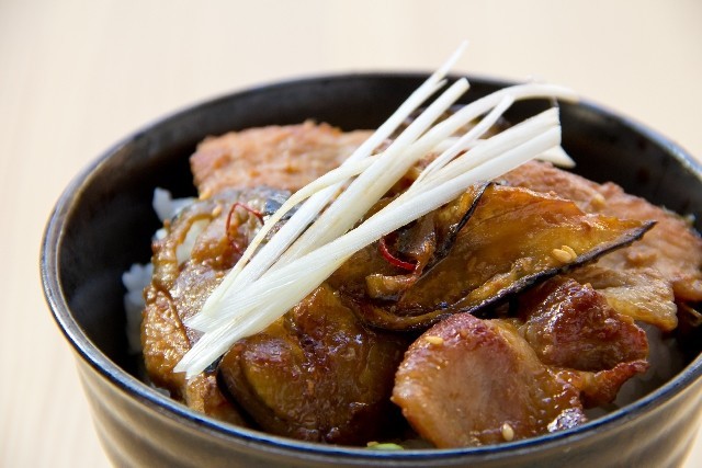 ピース又吉を激怒させた有名豚丼店はどこだ　「現地調査」してみると意外な結末が待っていた