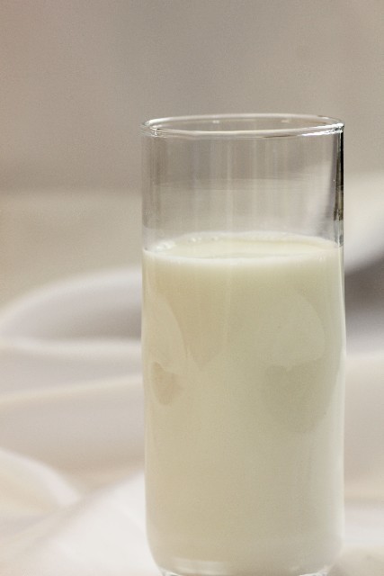 牛乳なら1日コップ3杯程度