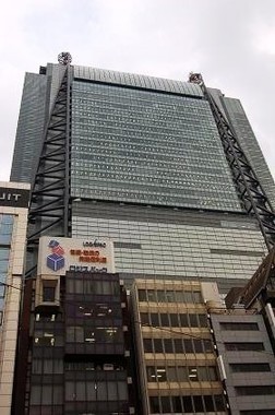 スッキリ上重聡アナに「お前が坊主にしろ！」の声　他局企画で丸刈り加藤浩次に誘われる