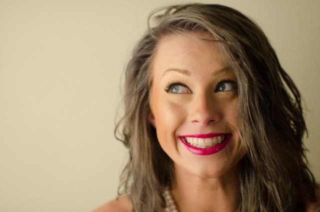 笑み筋体操 <br />表情筋をストレッチ、自然な笑いと同じ効果に